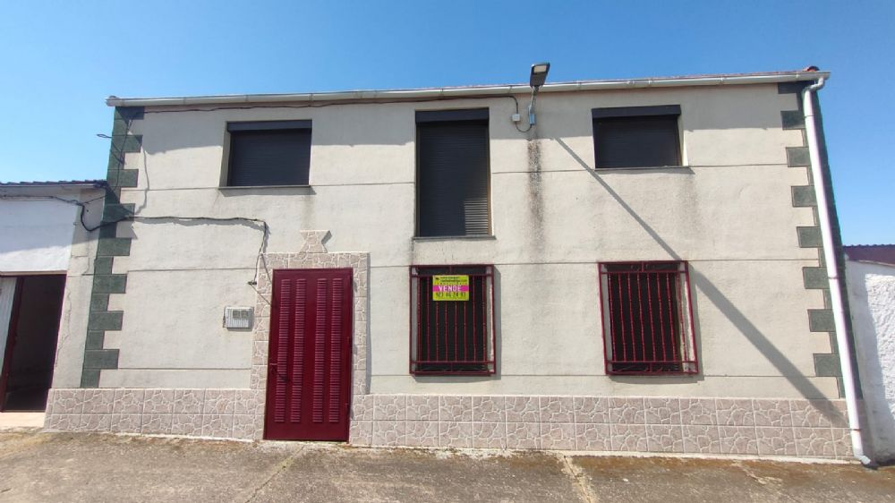 CASA EN EL CENTRO DE GADAPERO (SALAMANCA)