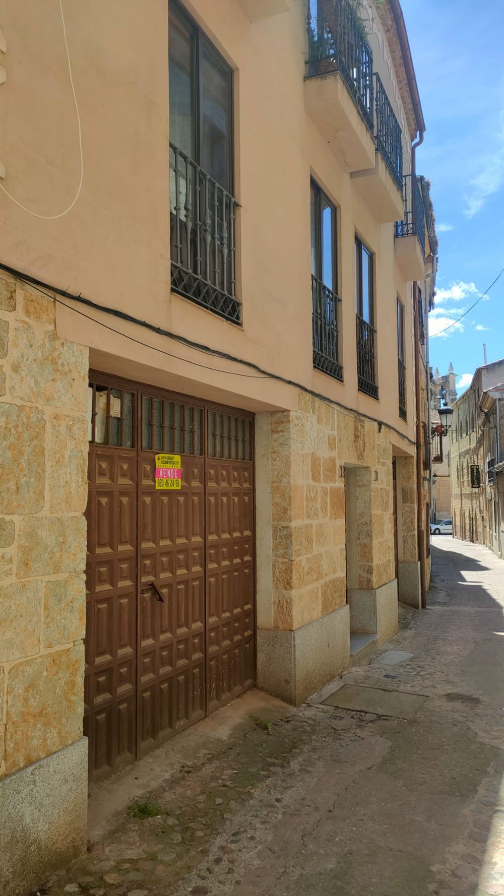 DOS LOCALES-GARAJES-ALMACENES EN PLENO CENTRO DE CIUDAD RODRIGO
