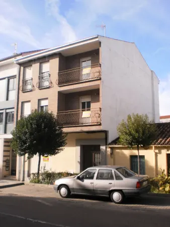 Piso en Ciudad Rodrigo en C/ Santa Clara, 105 - 1º y 2º - foto 2