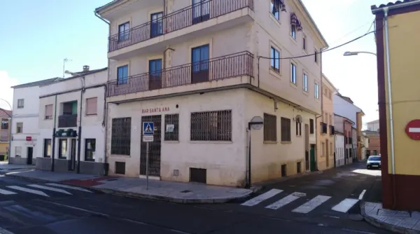 Local Comercial en Ciudad Rodrigo en Avda.. Agustín de Foxá - foto 1