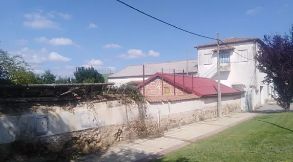 Solar con Varias Construcciones en Ciudad Rodrigo - foto 2