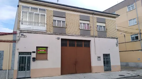 Edificio en Ciudad Rodrigo en C/ Agustín de Foxá, 101 - foto 2