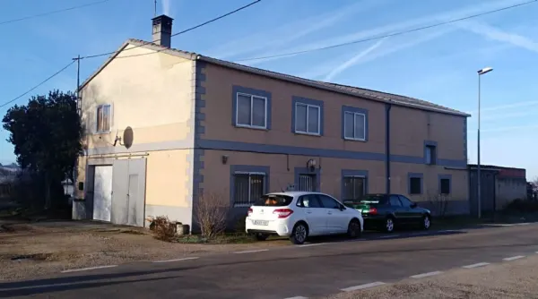 Casa y Terreno en Ciudad Rodrigo en Zona - foto 1