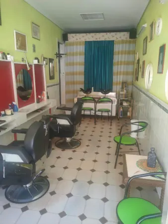 Local en Ciudad Rodrigo Preparado para Peluquería - foto 3