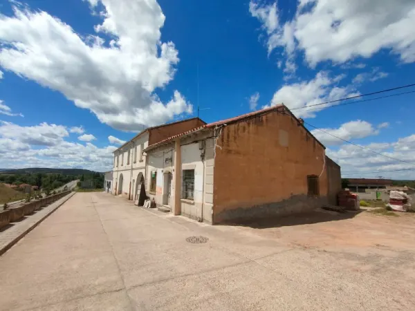 Edificio Destinado a Oficina con Parcela en Ciudad Rodrigo - foto 3