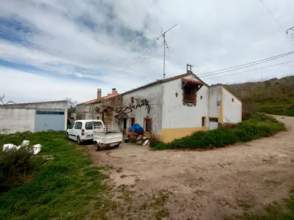 Parcela con Casa, Nave y Corrales en Ciudad - foto 1