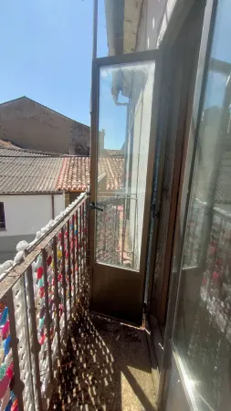 Casa en Pleno Centro de Fuenteguinaldo (Salamanca) - foto 2