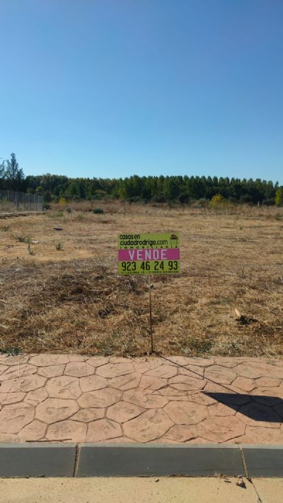 PARCELA URBANA EN IVANREY, CIUDAD RODRIGO, (SALAMANCA) - foto 2