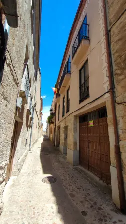 Dos Locales-Garajes-Almacenes en Pleno Centro de Ciudad Rodrigo - foto 2