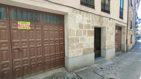 Dos Locales-Garajes-Almacenes en Pleno Centro de Ciudad Rodrigo - foto 6
