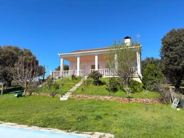 Chalet con Piscina en Ivanrey, Ciudad Rdorigo - foto 1